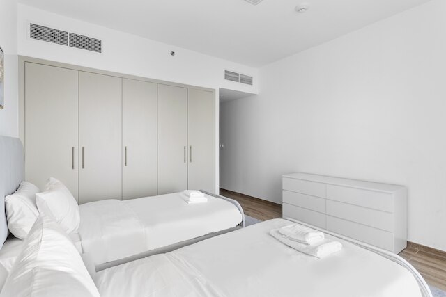 ウェルホーム - バルコニーと運河の景色の素晴らしい3BRアパートメント