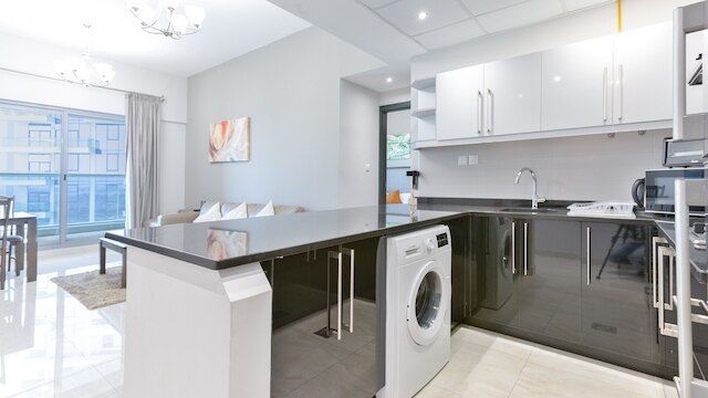 ラグジュアリー・ステイケーション - ビブラント1BRアパートメントウィズプールアンドヒュージバルコニー