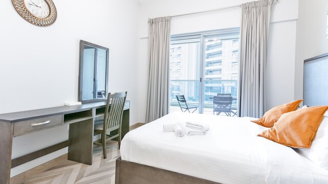 ラグジュアリー・ステイケーション - ビブラント1BRアパートメントウィズプールアンドヒュージバルコニー