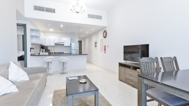 ラグジュアリー・ステイケーション - ビブラント1BRアパートメントウィズプールアンドヒュージバルコニー