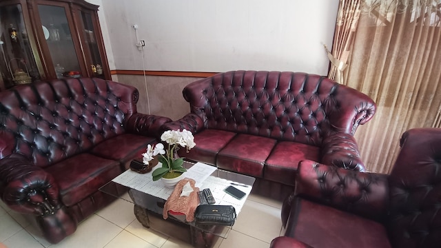 SPOT ON 93376 ロエマ・アンバールクマ185 シャリア