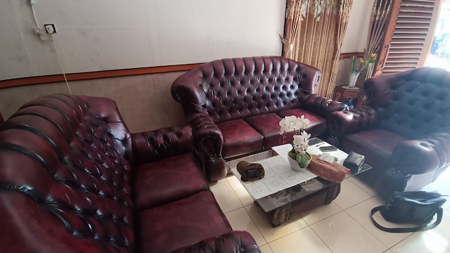 SPOT ON 93376 ロエマ・アンバールクマ185 シャリア