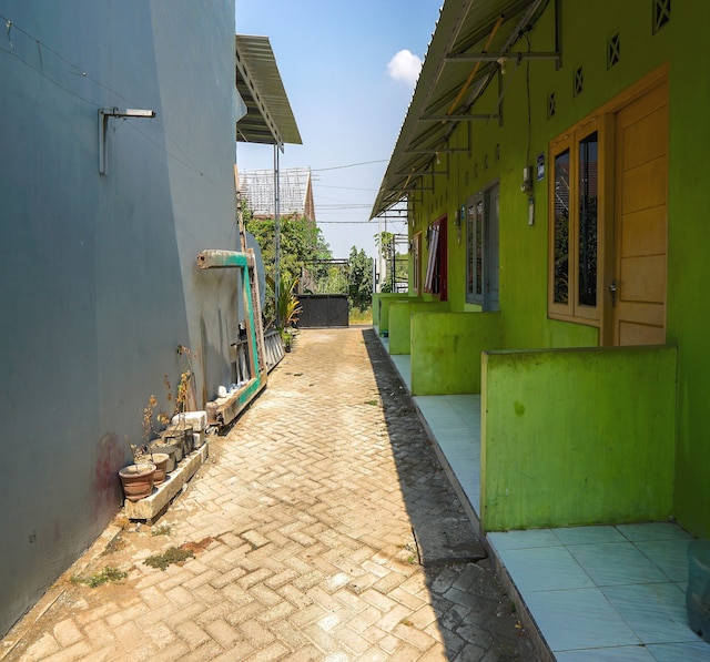 OYO ライフ 93382 ガジャヤナ コスト フィーメイル オンリー シャリア