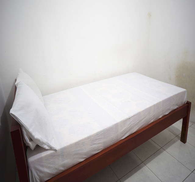 OYO ライフ 93382 ガジャヤナ コスト フィーメイル オンリー シャリア