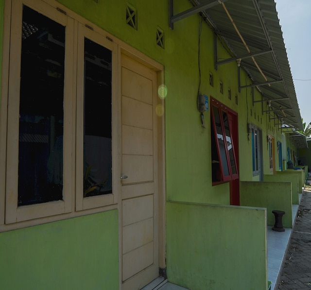 OYO ライフ 93382 ガジャヤナ コスト フィーメイル オンリー シャリア