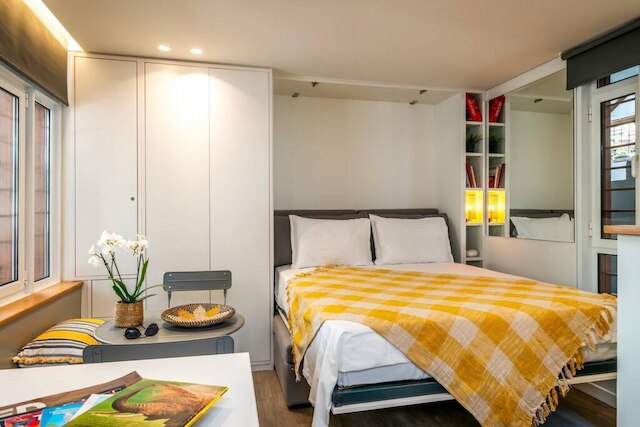 アクロポリスの足元の居心地の良い巣