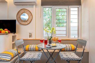 アクロポリスの足元の居心地の良い巣