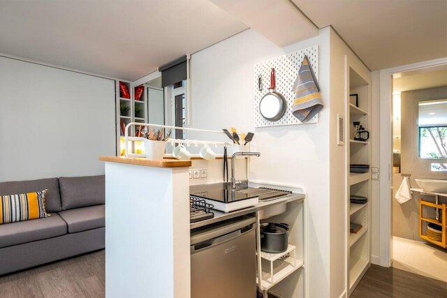 アクロポリスの足元の居心地の良い巣