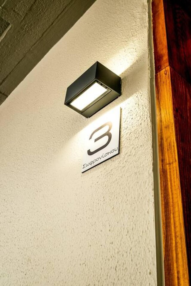 アクロポリスの足元の居心地の良い巣