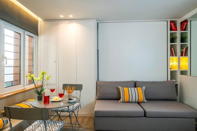 アクロポリスの足元の居心地の良い巣