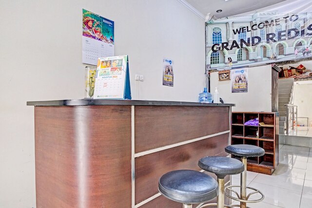 OYO ライフ 90544 グランド レディサ