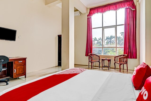 OYO ライフ 90544 グランド レディサ