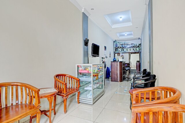 OYO ライフ 90544 グランド レディサ