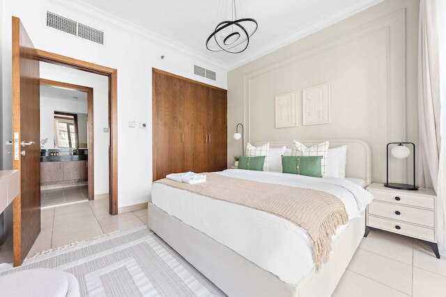 シルクハウス - 8 BLVDウォーク