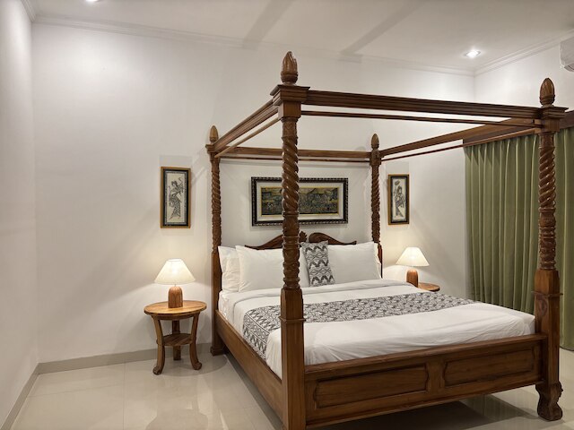 アルヴァニャヴィラウブド