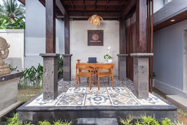 アルヴァニャヴィラウブド