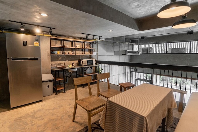 ワンス イン ア ブルー ムーン カフェ & ホステル