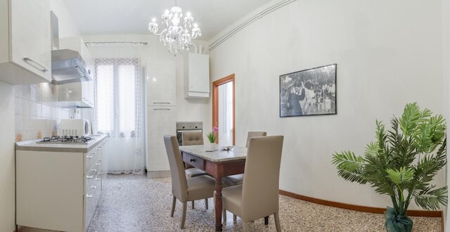 ベニスラグジュアリーパレス6 - ロクツBK