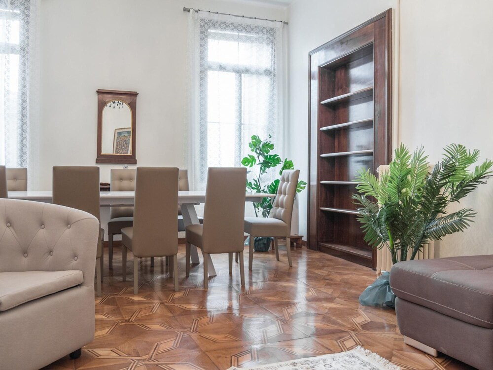 ベニスラグジュアリーパレス6 - ロクツBK