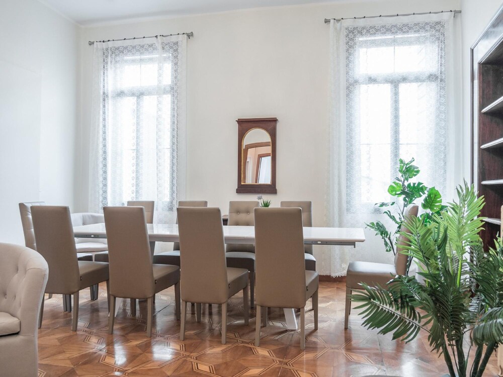 ベニスラグジュアリーパレス6 - ロクツBK