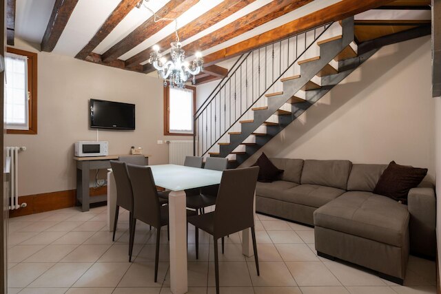 ヘリオン パレス アパートメント 1 - ロクズ