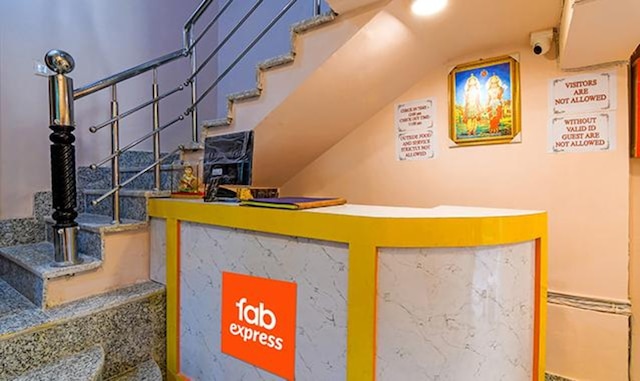 ファブエクスプレスゴールデンパレス