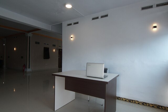 ホテル O ホワイトハウス シャリア ニア OYO 93457 ホワイトハウス シャリア