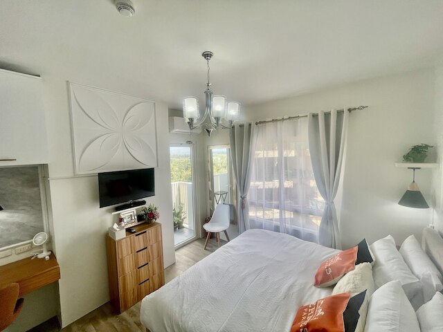 メサヴィレ バコロド | エレガントリー ファーニッシュド 1ベッドルーム ウィズ バルコニー @ ロペス ラックス