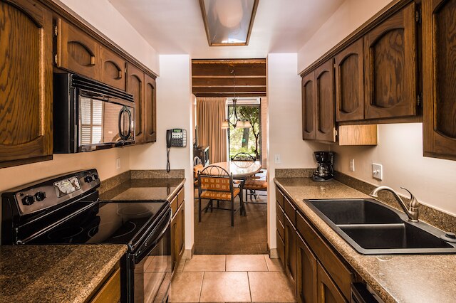 アロヨ ロブレ リゾート アット オーク クリーク