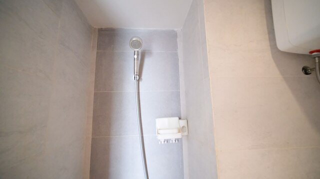 シンプルできれいなスタジオ, タマンメラティスラバヤアパート