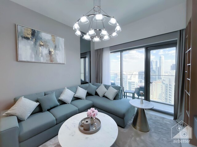 ラグジュアリーブルジュロイヤルアパートバルコニー&息をのむビュー