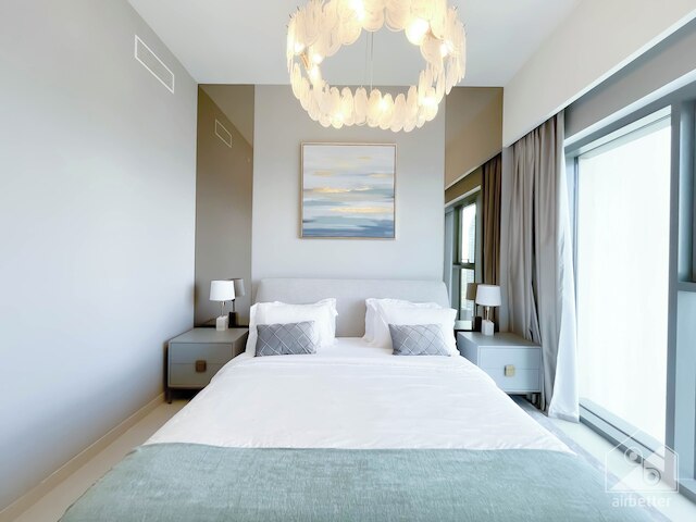 ラグジュアリーブルジュロイヤルアパートバルコニー&息をのむビュー