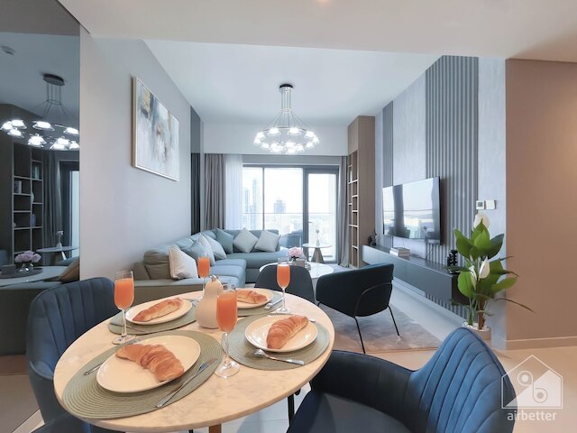 ラグジュアリーブルジュロイヤルアパートバルコニー＆息をのむビュー