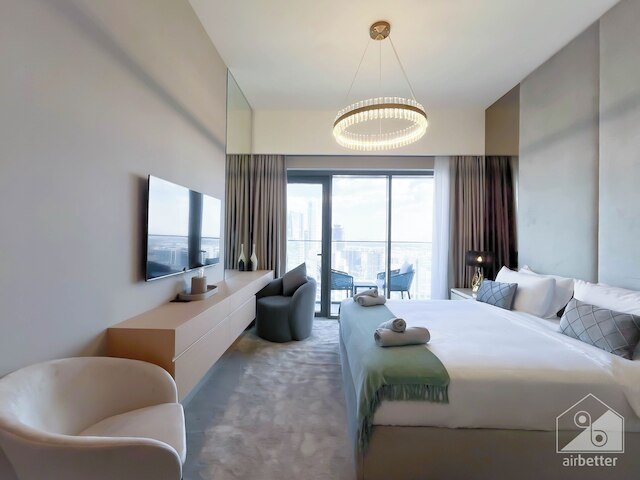 ラグジュアリーブルジュロイヤルアパートバルコニー&息をのむビュー