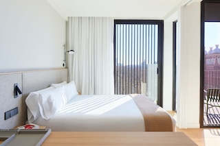 アーチー・リビング