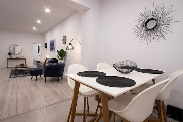 ユニーク・ステイズ - 3658 Boul. サンローレン