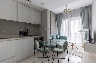 静かな1BRリバービュー