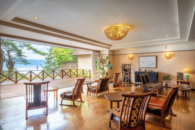 湖畔浪漫の宿かたくりの花