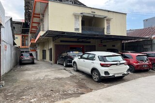 ホテル O ポンドック スルヤ ニア ファクリタス テクニック ウンハス ゴワ