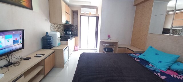 OYO 93480 アパートメン ゲートウェイ チカダス バイ ケロラ ルーム