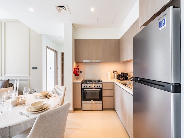 チャーミング・スカイライン・ビューフロム・ディス・ファンシー・ダウンタウン・アパート