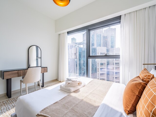 チャーミング・スカイライン・ビューフロム・ディス・ファンシー・ダウンタウン・アパート