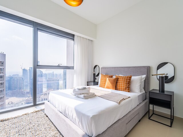 チャーミング・スカイライン・ビューフロム・ディス・ファンシー・ダウンタウン・アパート