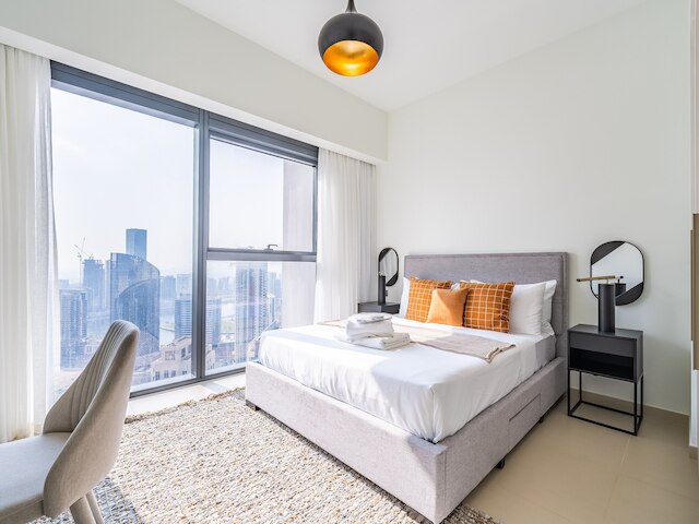 チャーミング・スカイライン・ビューフロム・ディス・ファンシー・ダウンタウン・アパート