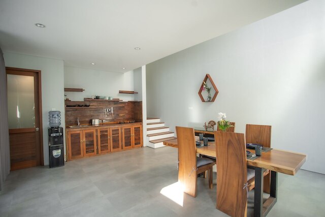 ヴィラ コマング ジンバラン