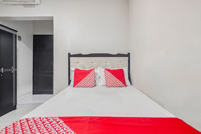 スーパー OYO 93500 リズキ レジデンス TOS シャリア ニア PT バンク KB ブコピン Tbk