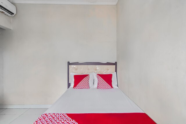 スーパー OYO 93500 リズキ レジデンス TOS シャリア ニア PT バンク KB ブコピン Tbk