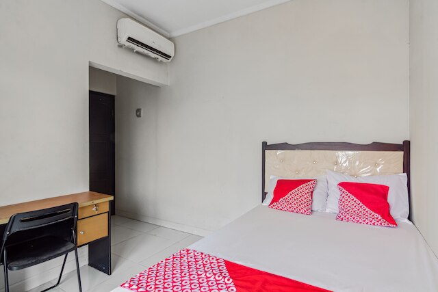 スーパー OYO 93500 リズキ レジデンス TOS シャリア ニア PT バンク KB ブコピン Tbk