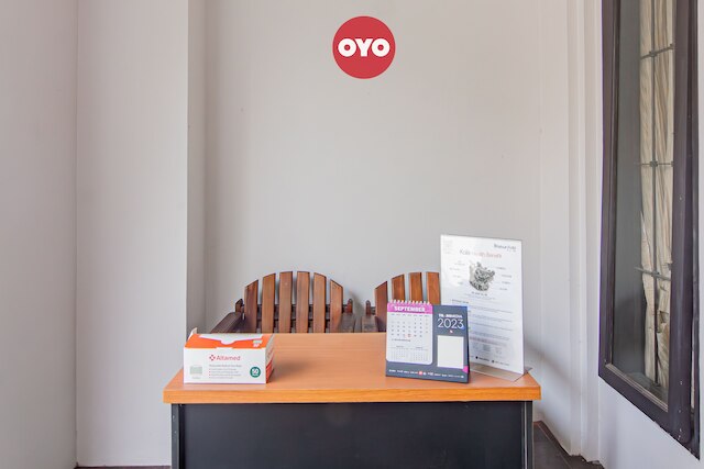 スーパー OYO 93500 リズキ レジデンス TOS シャリア ニア PT バンク KB ブコピン Tbk