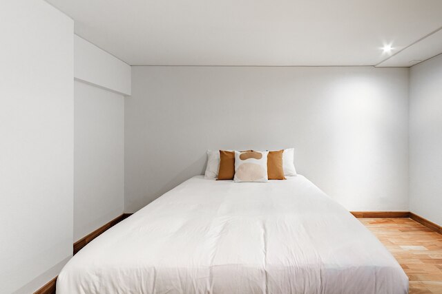 ホラシオ1411バイ・ナヤ・ホームズ